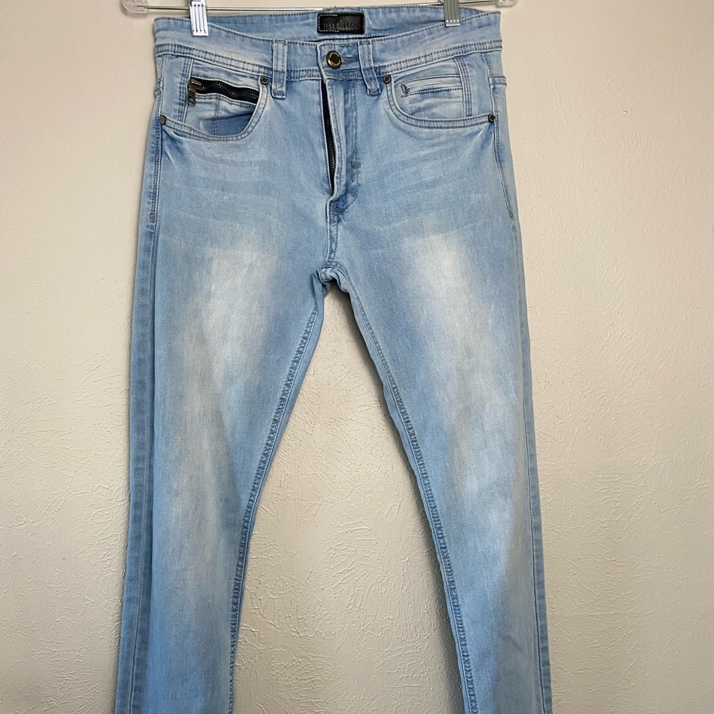 Light-wash Steve’s Jeans